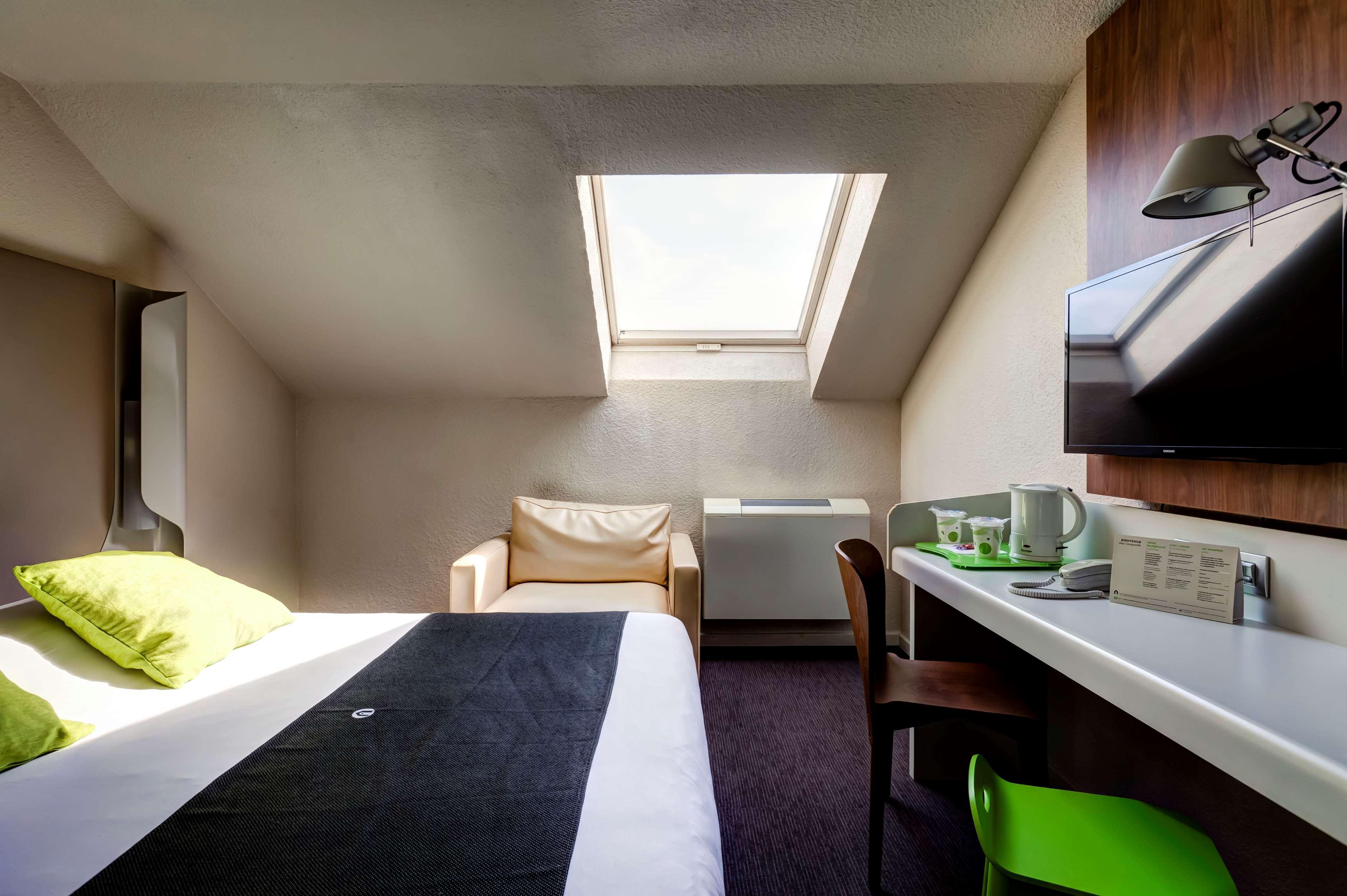Hotel Campanile Evry Ouest - Corbeil Essonnes Zewnętrze zdjęcie