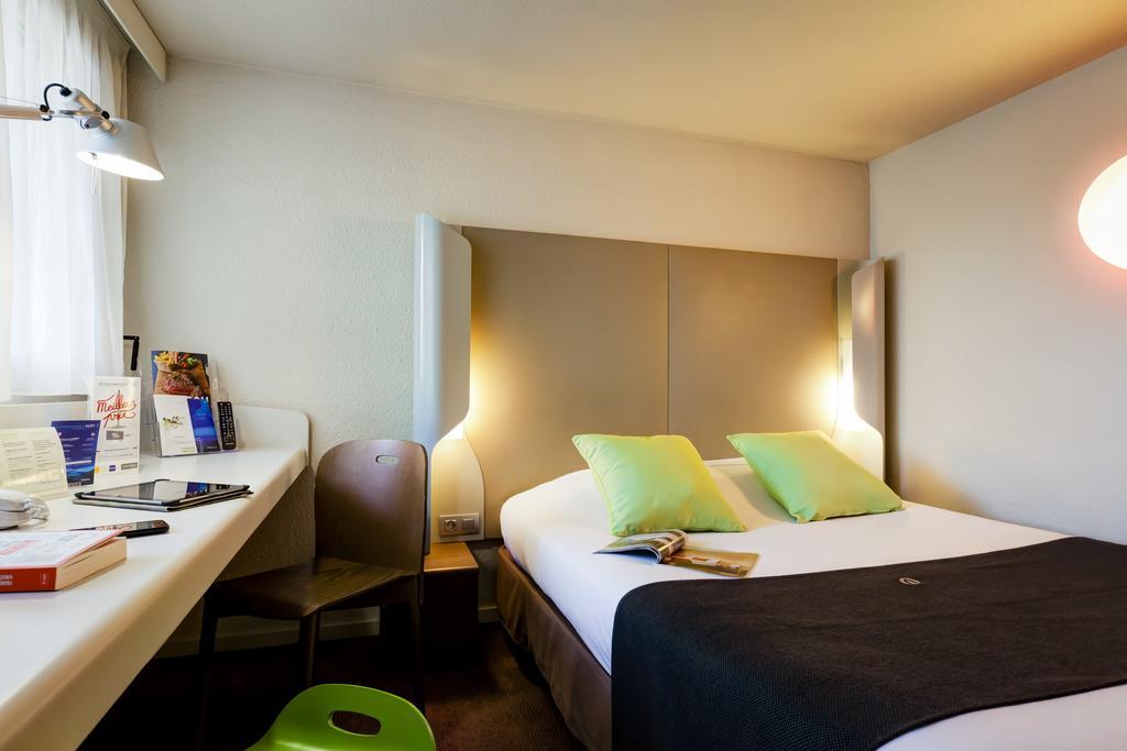 Hotel Campanile Evry Ouest - Corbeil Essonnes Zewnętrze zdjęcie